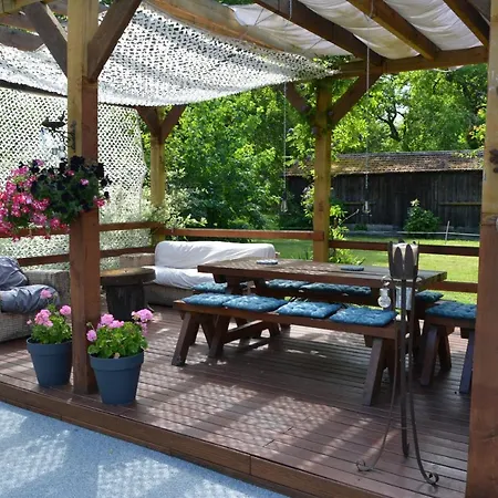 La Grande Jaougue Bed & Breakfast